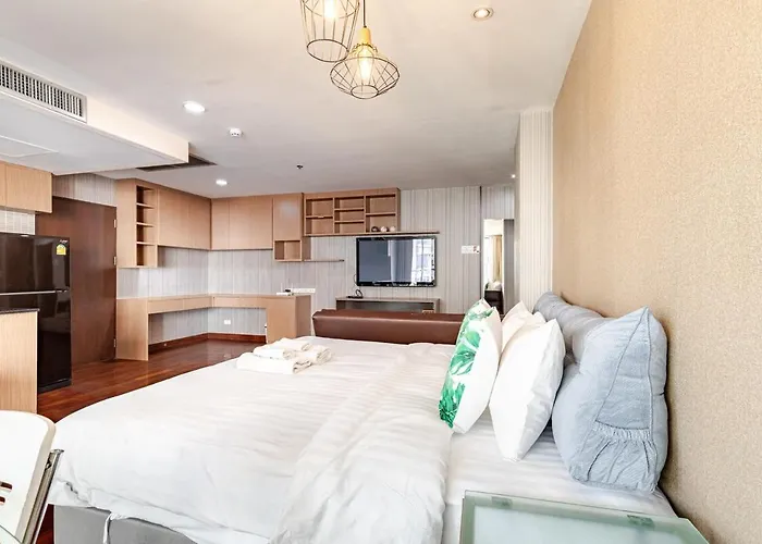 Large With 2beds Bts Chitlom Sukhumvit Bkk Bangkok